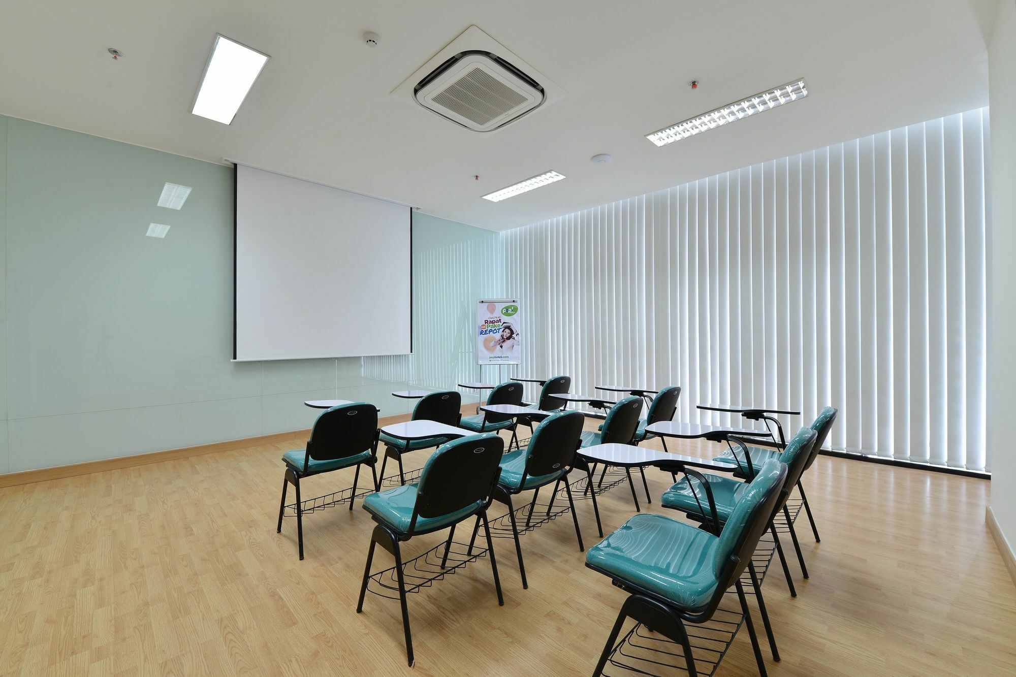 Pop! Hotel Timoho Джокьякарта Экстерьер фото
